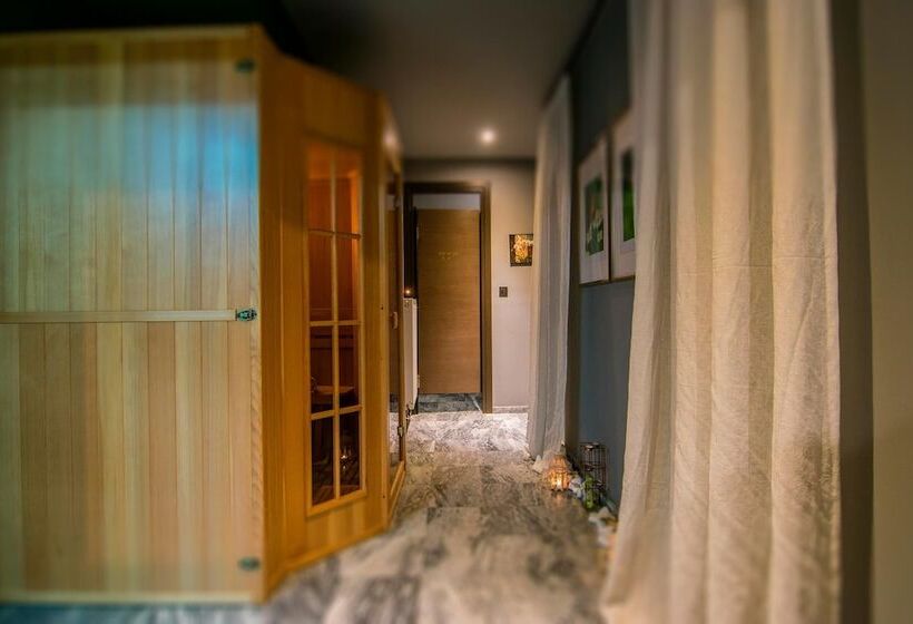 Отель Golden Suites & Spa