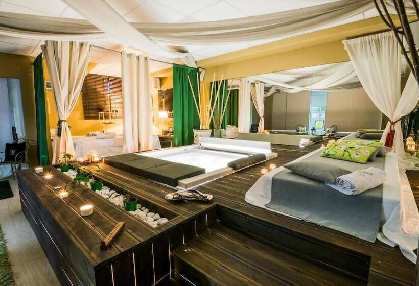 Отель Golden Suites & Spa