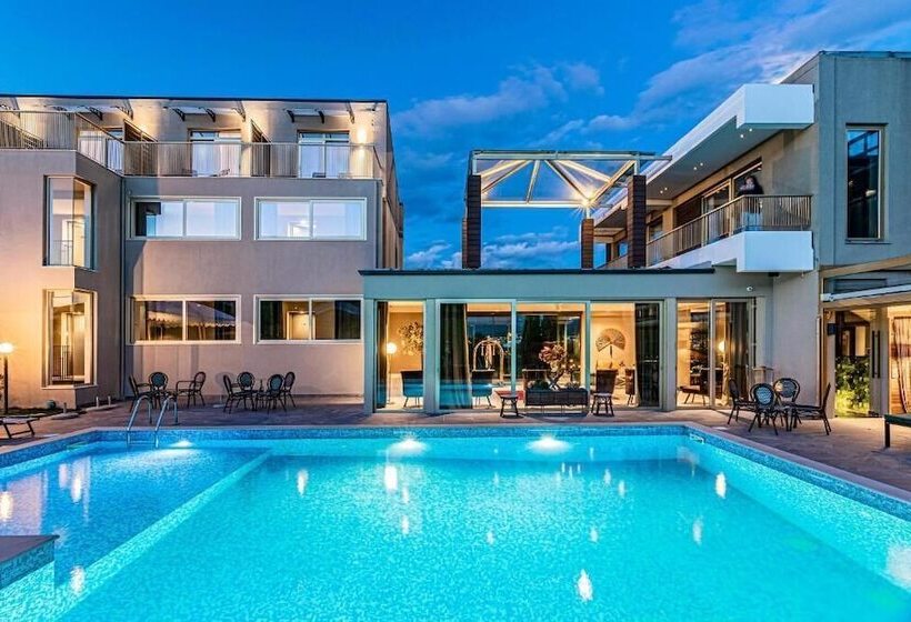 Отель Golden Suites & Spa