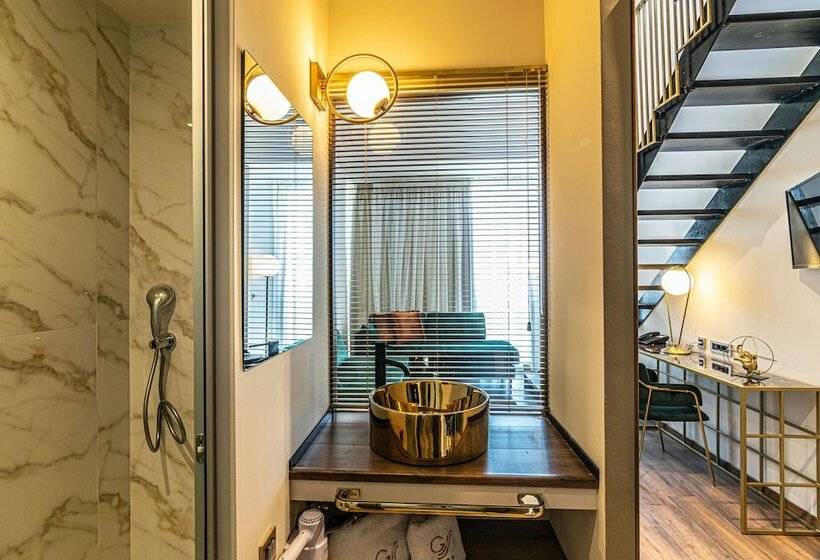 Отель Golden Suites & Spa