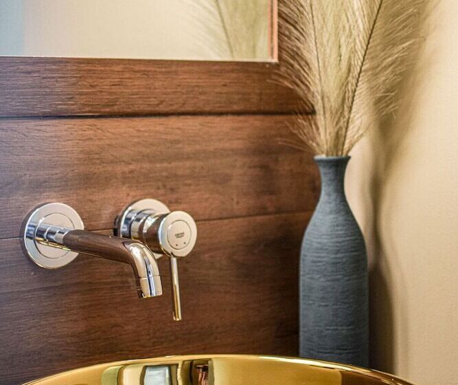 Отель Golden Suites & Spa