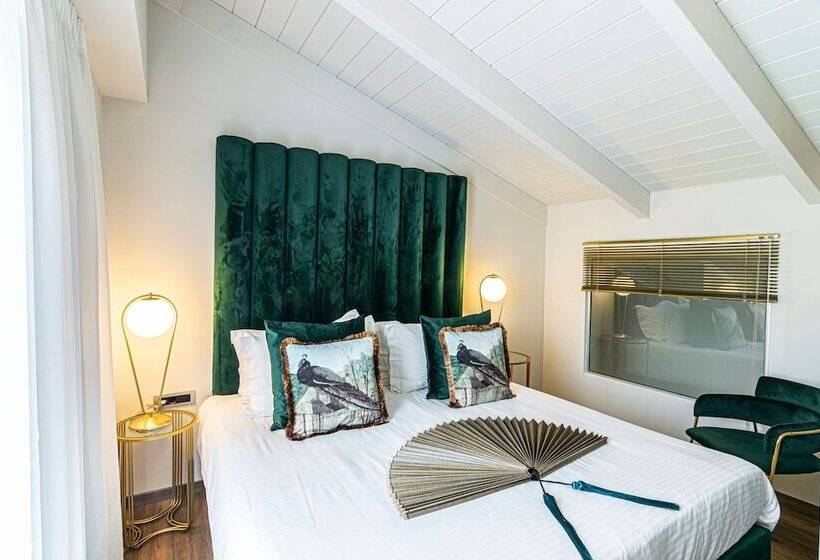 Отель Golden Suites & Spa