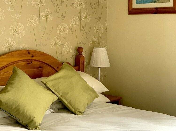 بنسيون Carlton Lodge