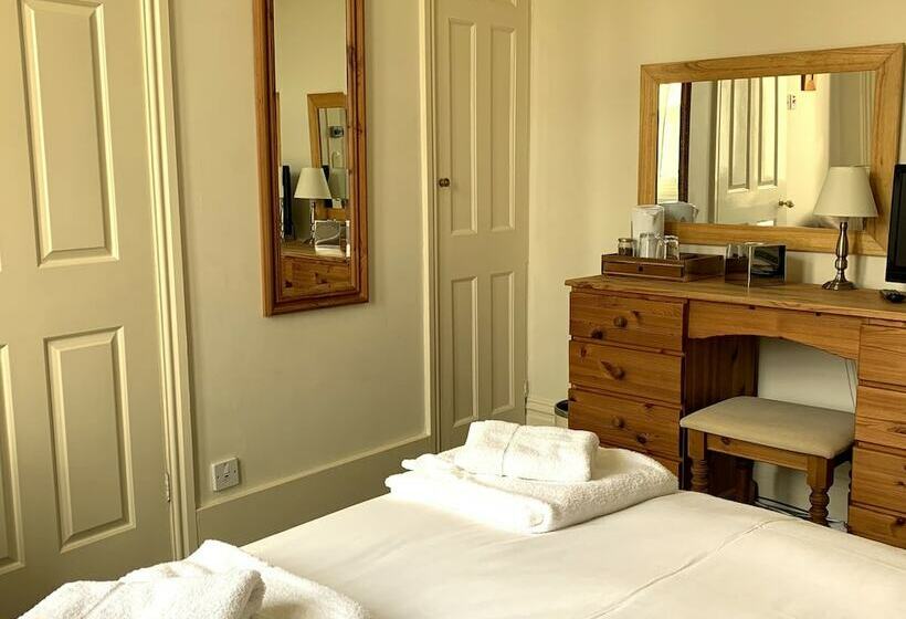 بنسيون Carlton Lodge