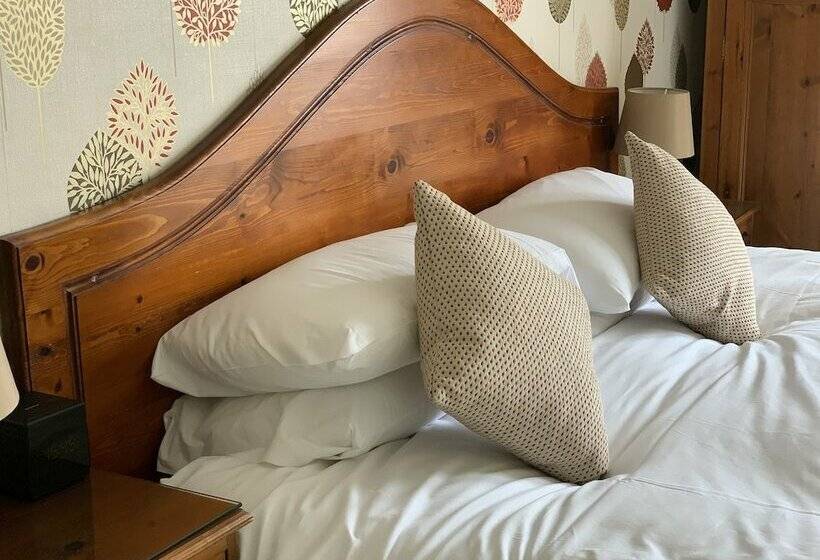 بنسيون Carlton Lodge