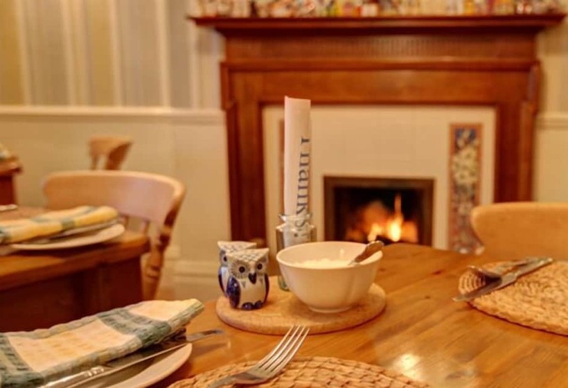 بنسيون Carlton Lodge