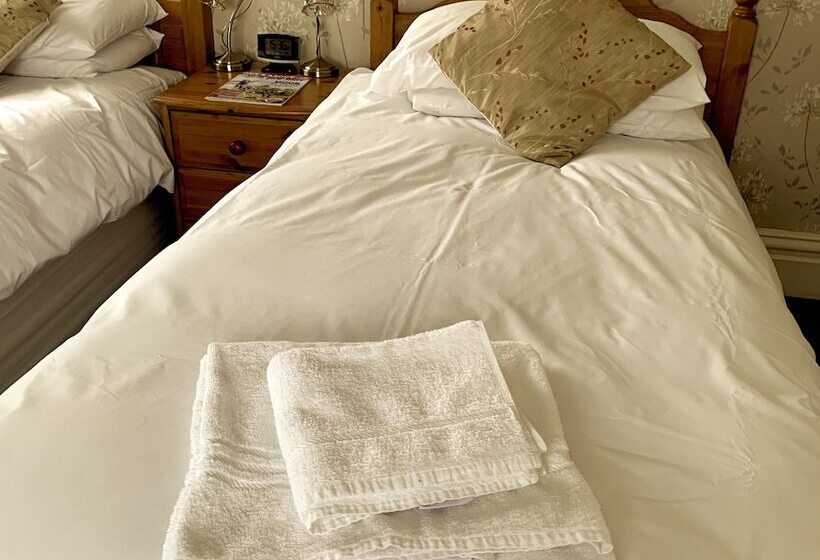 بنسيون Carlton Lodge