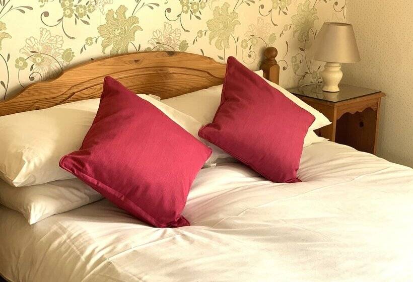 بنسيون Carlton Lodge