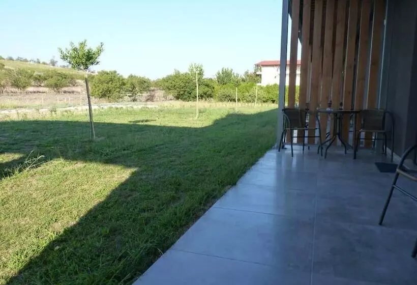 ベッドアンドブレックファースト Comfort Suites & Rooms