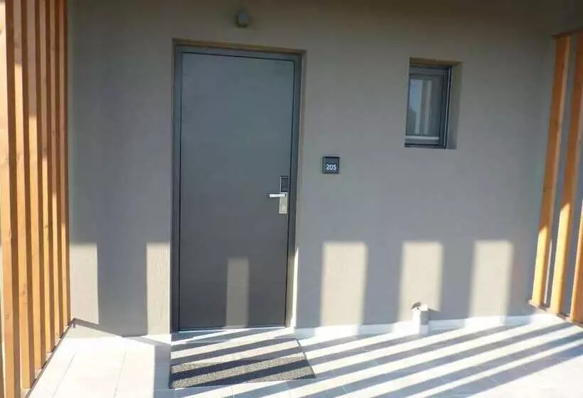 ベッドアンドブレックファースト Comfort Suites & Rooms