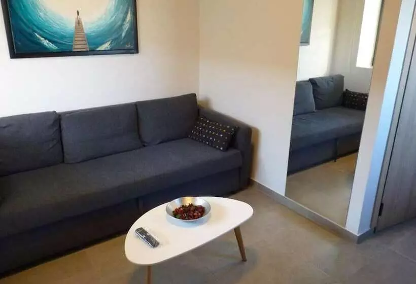 ベッドアンドブレックファースト Comfort Suites & Rooms