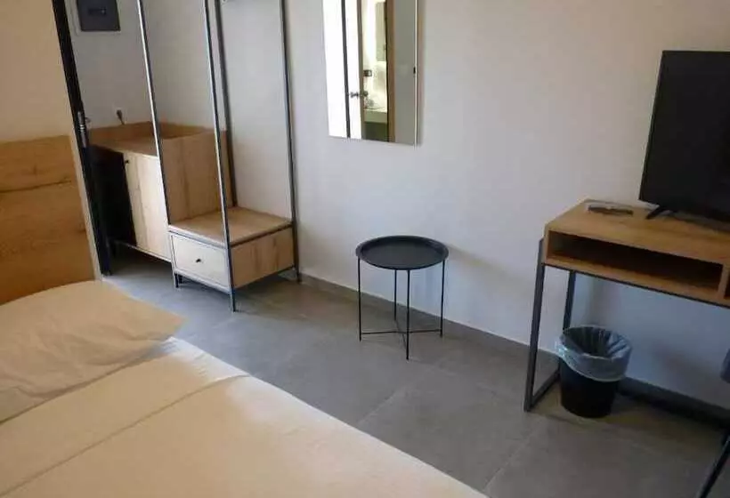 ベッドアンドブレックファースト Comfort Suites & Rooms