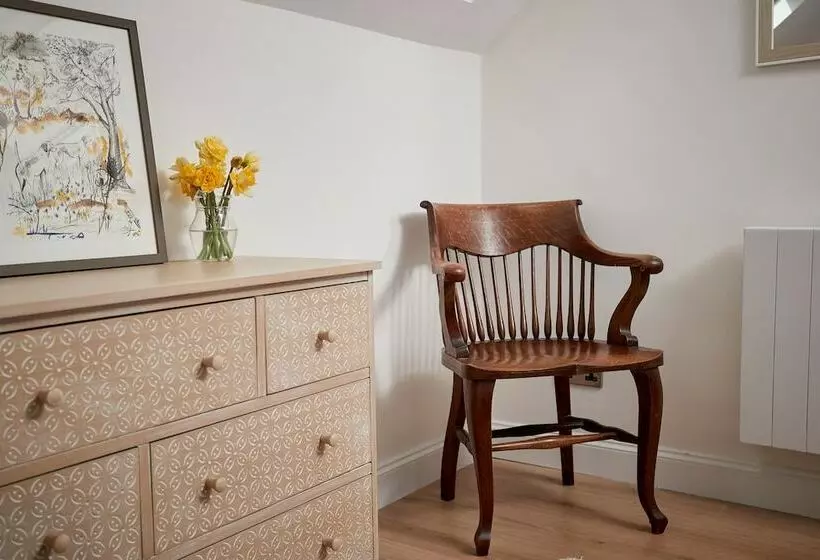 Lovely Quiet Cottage In Kemerton!