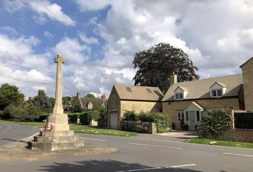 Lovely Quiet Cottage In Kemerton!