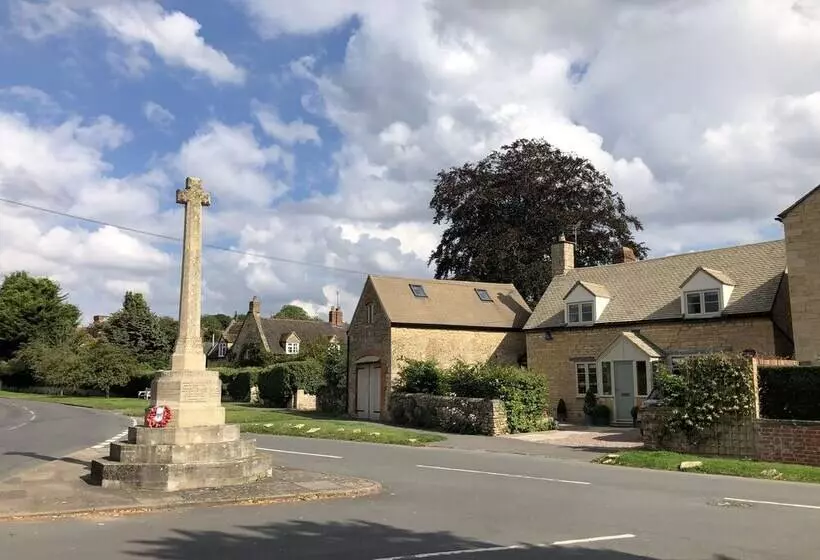Lovely Quiet Cottage In Kemerton!