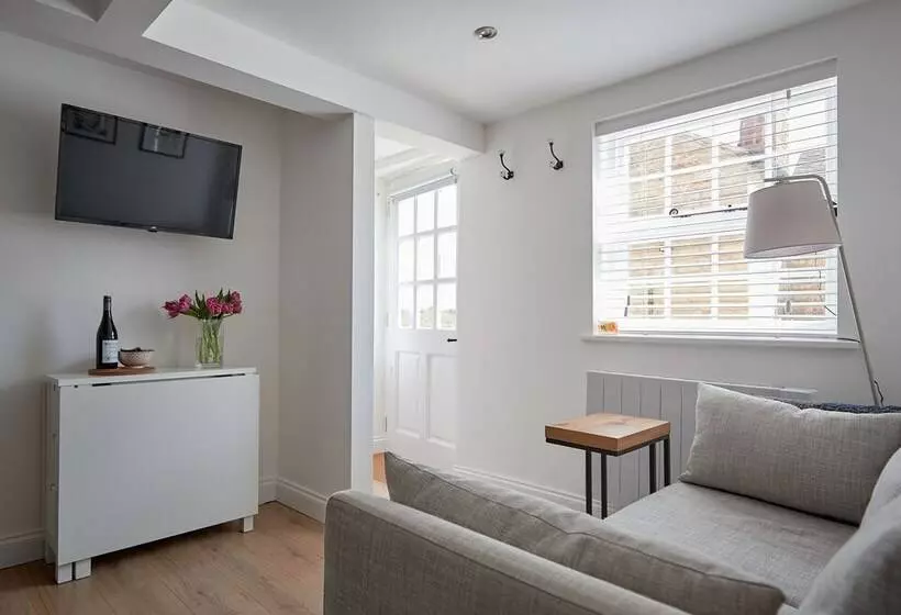 Lovely Quiet Cottage In Kemerton!