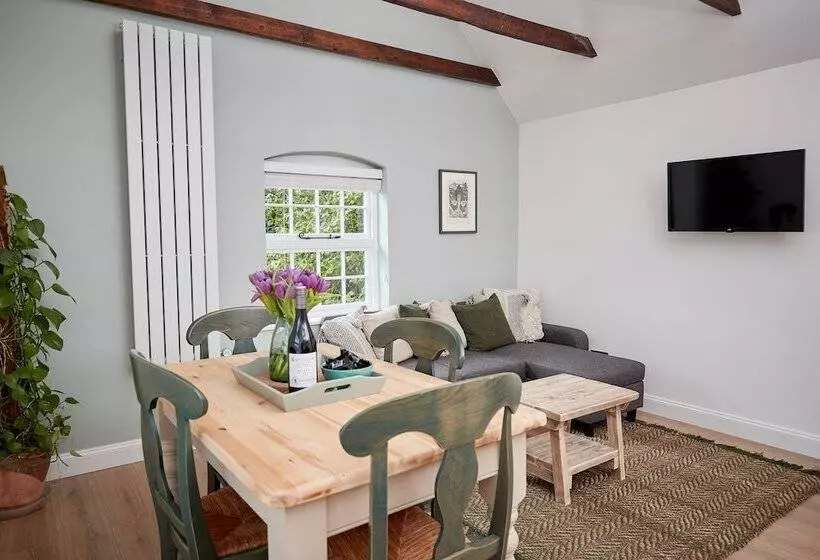 Lovely Quiet Cottage In Kemerton!