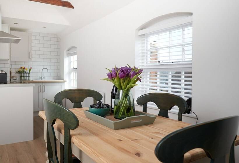 Lovely Quiet Cottage In Kemerton!