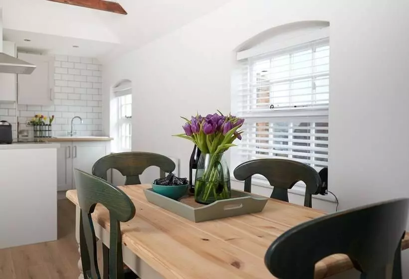 Lovely Quiet Cottage In Kemerton!