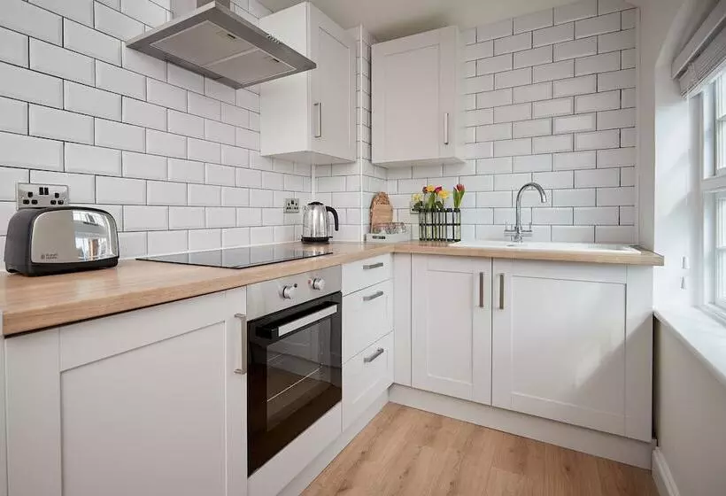 Lovely Quiet Cottage In Kemerton!