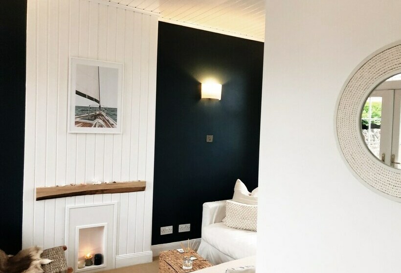 Beautiful Modern Cottage By The Sea In Scotland