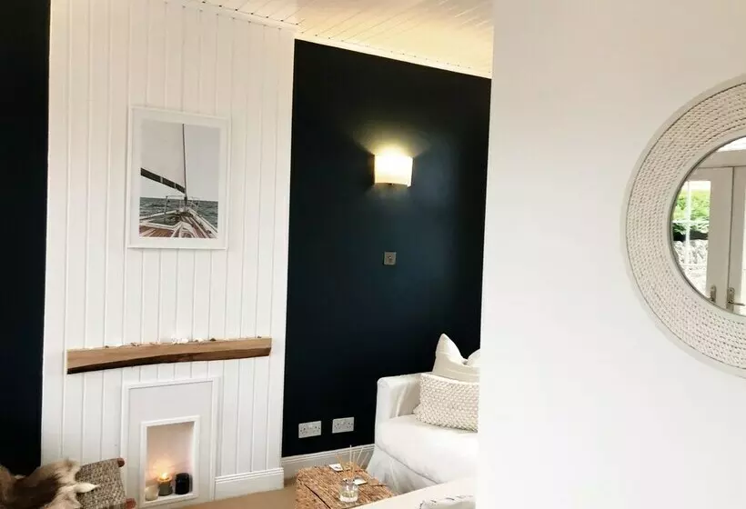 Beautiful Modern Cottage By The Sea In Scotland