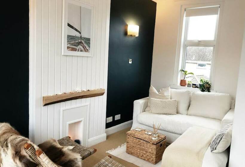 Beautiful Modern Cottage By The Sea In Scotland