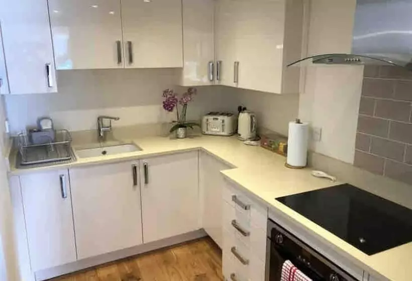 Bramble Cottage With Free Parking