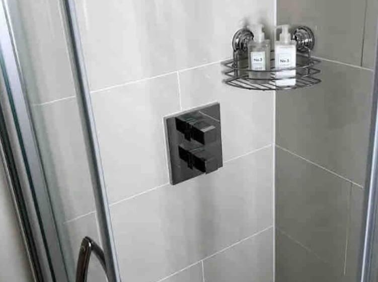 Bramble Cottage With Free Parking