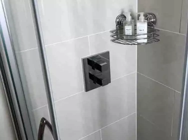 Bramble Cottage With Free Parking