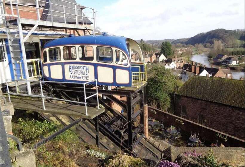 Bramble Cottage With Free Parking