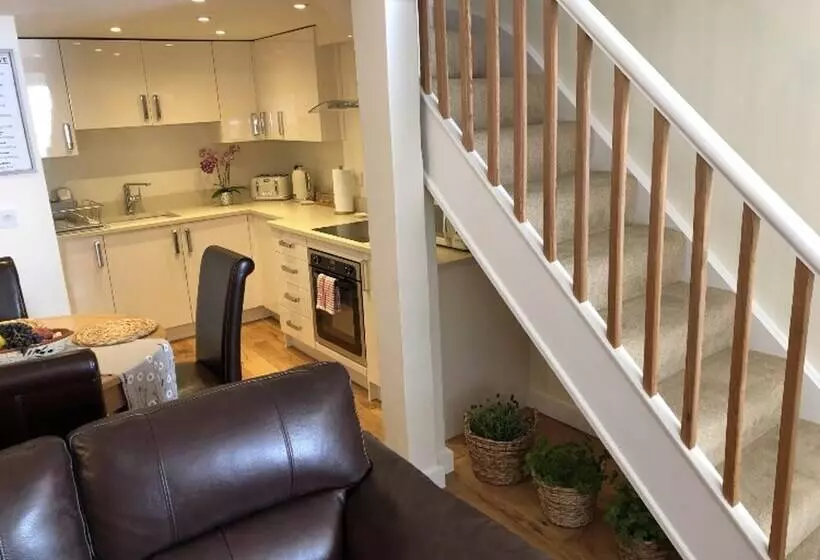 Bramble Cottage With Free Parking