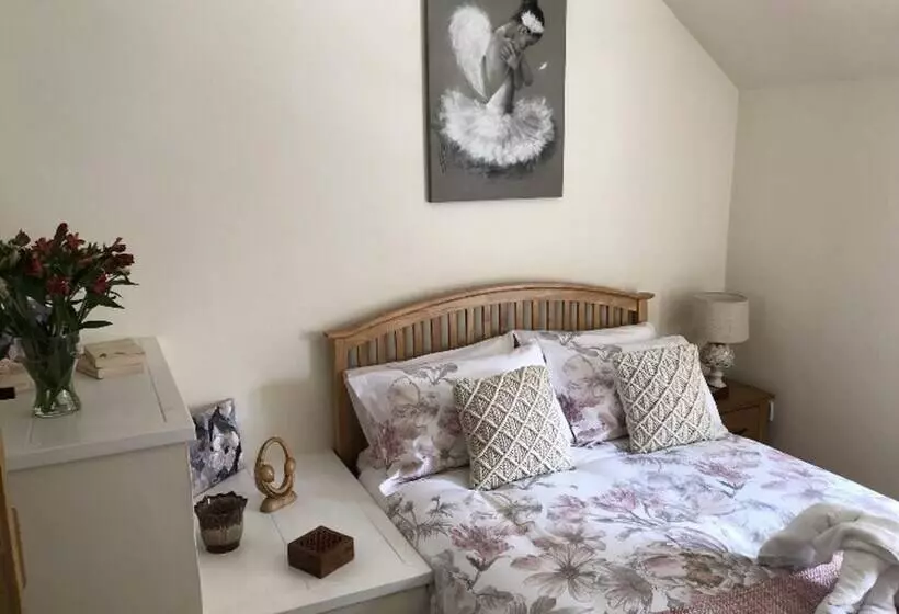 Bramble Cottage With Free Parking