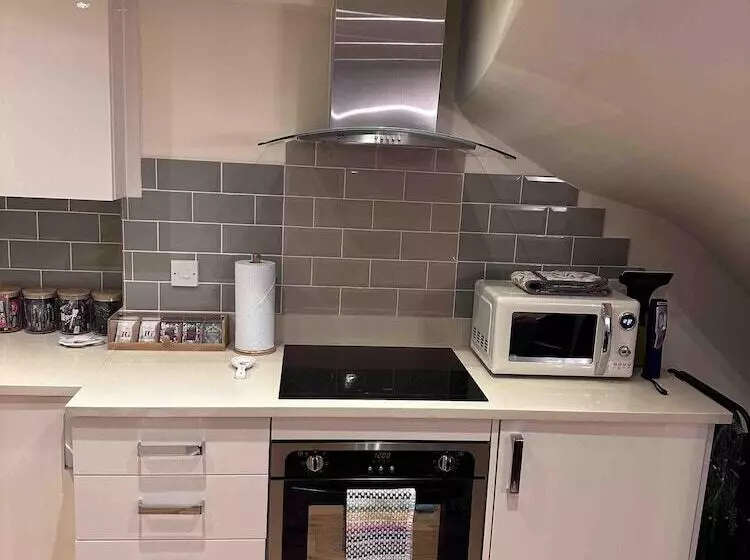 Bramble Cottage With Free Parking