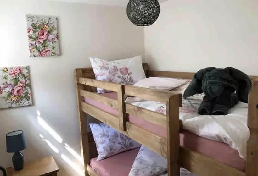 Bramble Cottage With Free Parking