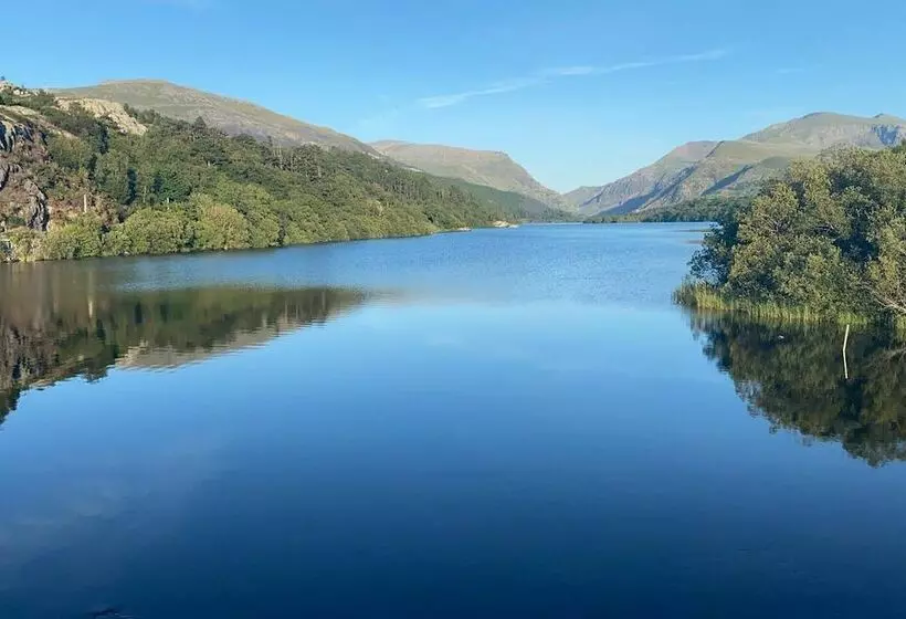 Residenssi New Modern & Spacious Snowdonia Home  Sleeps 7