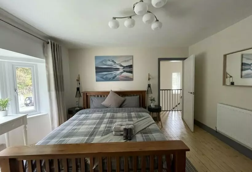 Residenssi New Modern & Spacious Snowdonia Home  Sleeps 7