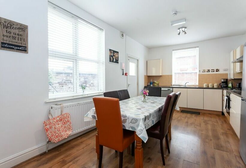 ペンション 5 Bed House Near Manchester