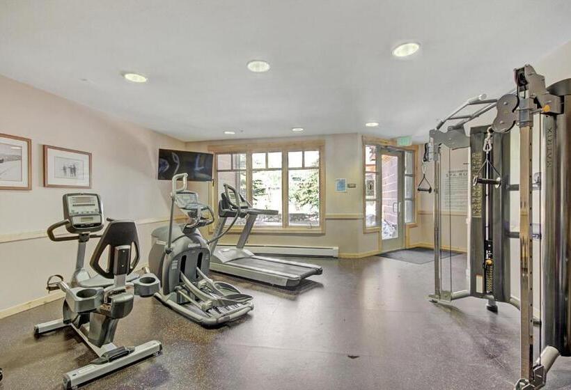 Tm225a Tucker Mtn Lodge Hotel Room