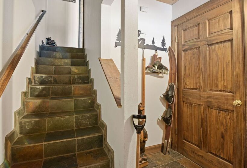 Alpine Manor Retreat Mountain Relaxation