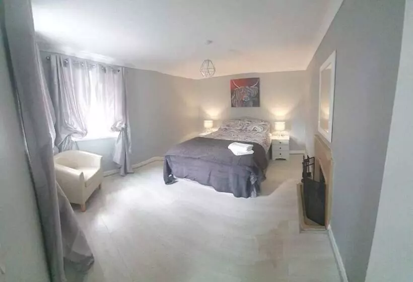 Modernised 1720s Cottage, Newton Stewart, Scotland