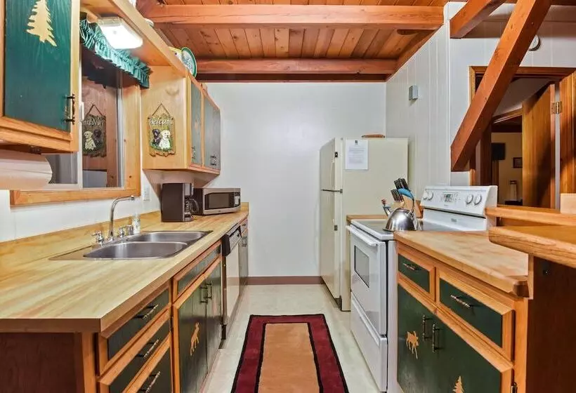 Moose Cabin Year Round Outdoor Fun W/ Bbq