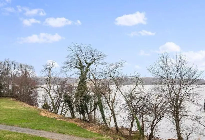 Majatalo Top Floor Deluxe Suite Bay View