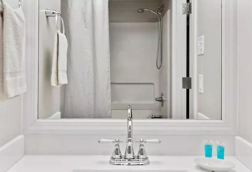 Majatalo Top Floor Deluxe Suite Bay View