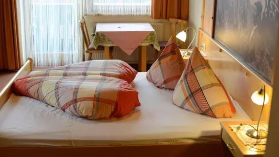 Пансион Gästehaus Gugger - Haus Vroni