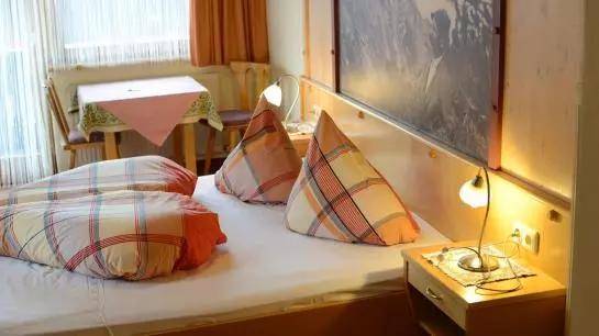 Пансион Gästehaus Gugger - Haus Vroni