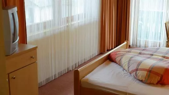 Пансион Gästehaus Gugger - Haus Vroni