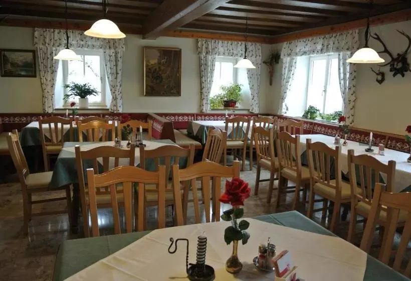 هتل Kirchenwirt Gosau
