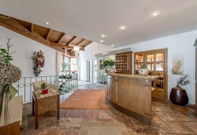 Отель Madeleine