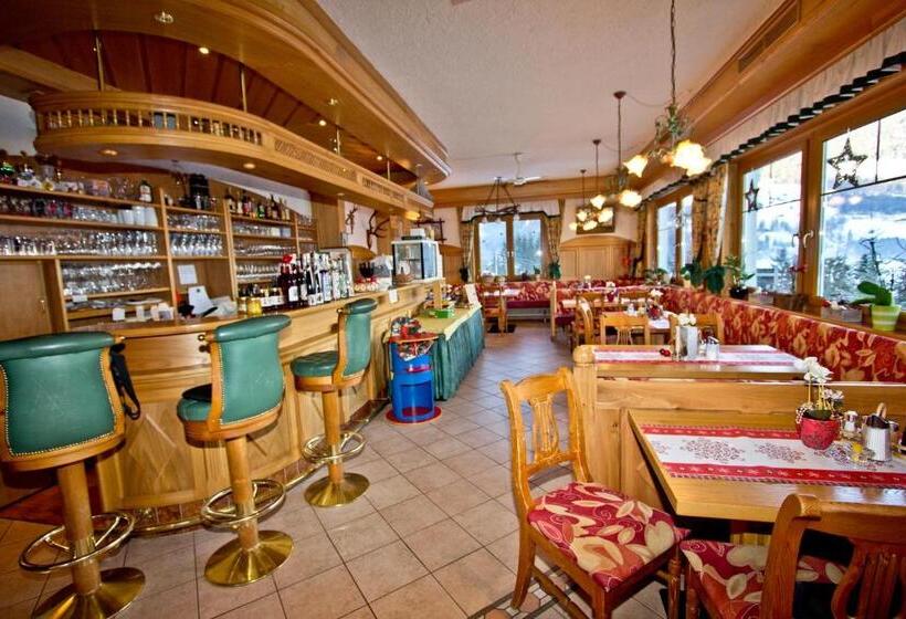 ペンション Bauernhof Oberscheffau